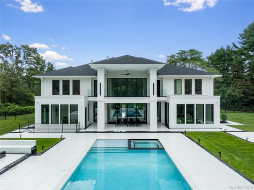 160 Hegemans Ln, Glen Head, NY, 11545-2707 | Card Image