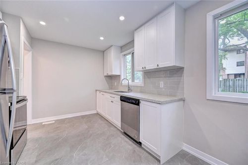 110 Conway Dr, Kitchener, ON, N2A2C5 | Card Image