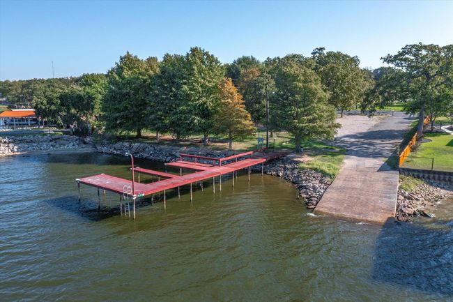 Neighborhood boat launch with fishing pier. | Image 26