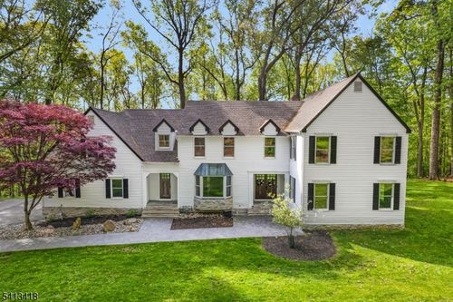 31 Warren Cutting, Chester, NJ, 07930-2728 | Card Image