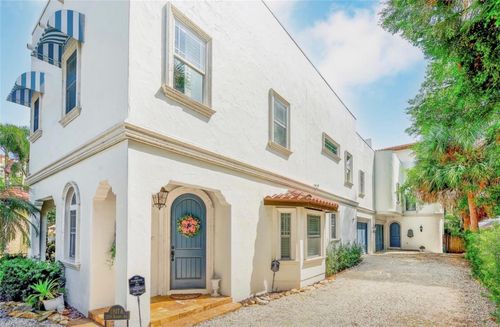 b-2936 W Knights Ave, Tampa, FL, 33611-1622 | Card Image