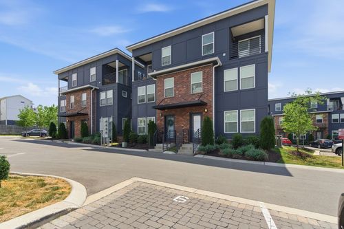 44-102 Duke St, Nashville, TN, 37207-4670 | Card Image