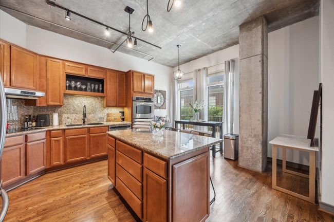 The kitchen offers top-of-the-line stainless steel appliances | Image 20