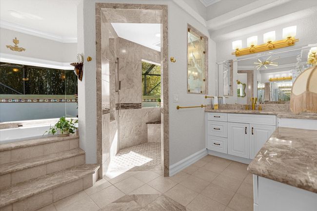 Primary Bathroom | Image 32