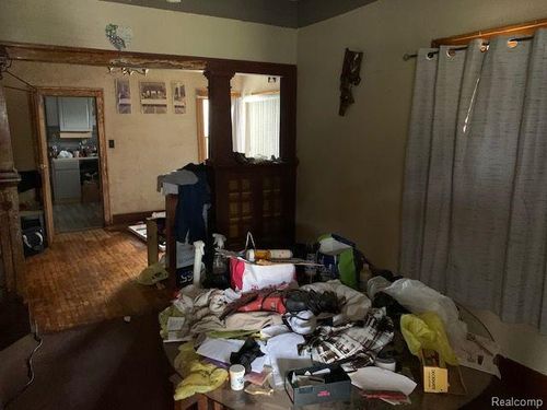 124 W Flint Park Blvd, Flint, MI, 48505-3202 | Card Image