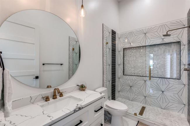 Full bath featuring vanity, toilet, and tiled shower | Image 18