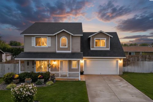 1560 Desert Springs Ave, Richland, WA, 99352-9526 | Card Image