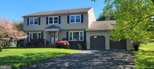 14 Dov Pl, KENDALL PARK, NJ, 08824-1347 | Card Image