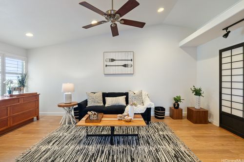 1812 Makuakane St, Honolulu, HI, 96817-1890 | Card Image