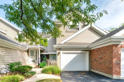 1961 N Coldspring Rd, Arlington Heights, IL, 60004-7242 | Card Image