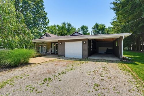 138 Ferguson Dr, Tallmadge, OH, 44278-2812 | Card Image