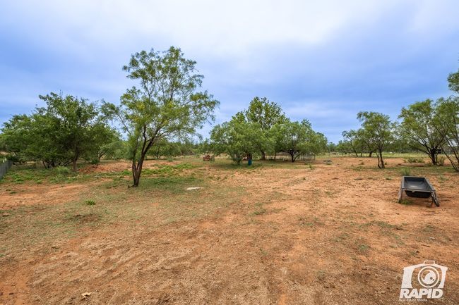 715 E Main St, House other with 3 bedrooms, 2 bathrooms and 2 parking in Bronte TX | Image 38