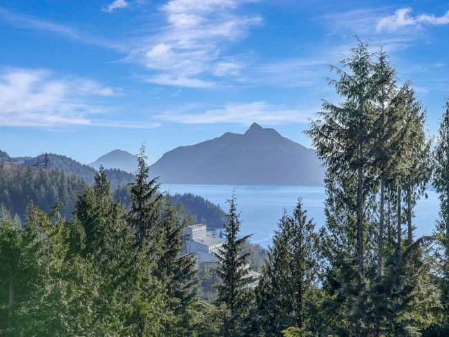 1024 Goat Ridge Drive, House other with 7 bedrooms, 4 bathrooms and 6 parking in Squamish BC | Image 14
