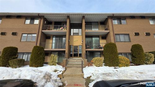 460 Liberty St, Little Ferry, NJ, 07643-1046 | Card Image