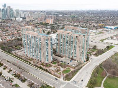 215 - 135 Hillcrest Ave, Condo with 2 bedrooms, 1 bathrooms and 1 parking in Mississauga ON | Image 3