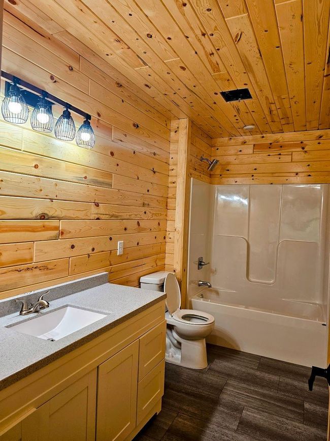 Upper level bathroom.jpg | Image 24