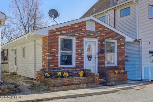 11 Waterview Pl, Keansburg, NJ, 07734-1610 | Card Image