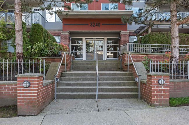 203 - 3240 St Johns Street, Condo with 1 bedrooms, 1 bathrooms and 1 parking in Port Moody BC | Image 3