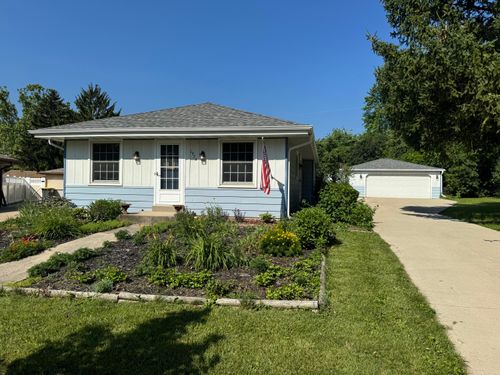 1924 Santa Barbara Dr, Waukesha, WI, 53189-7628 | Card Image