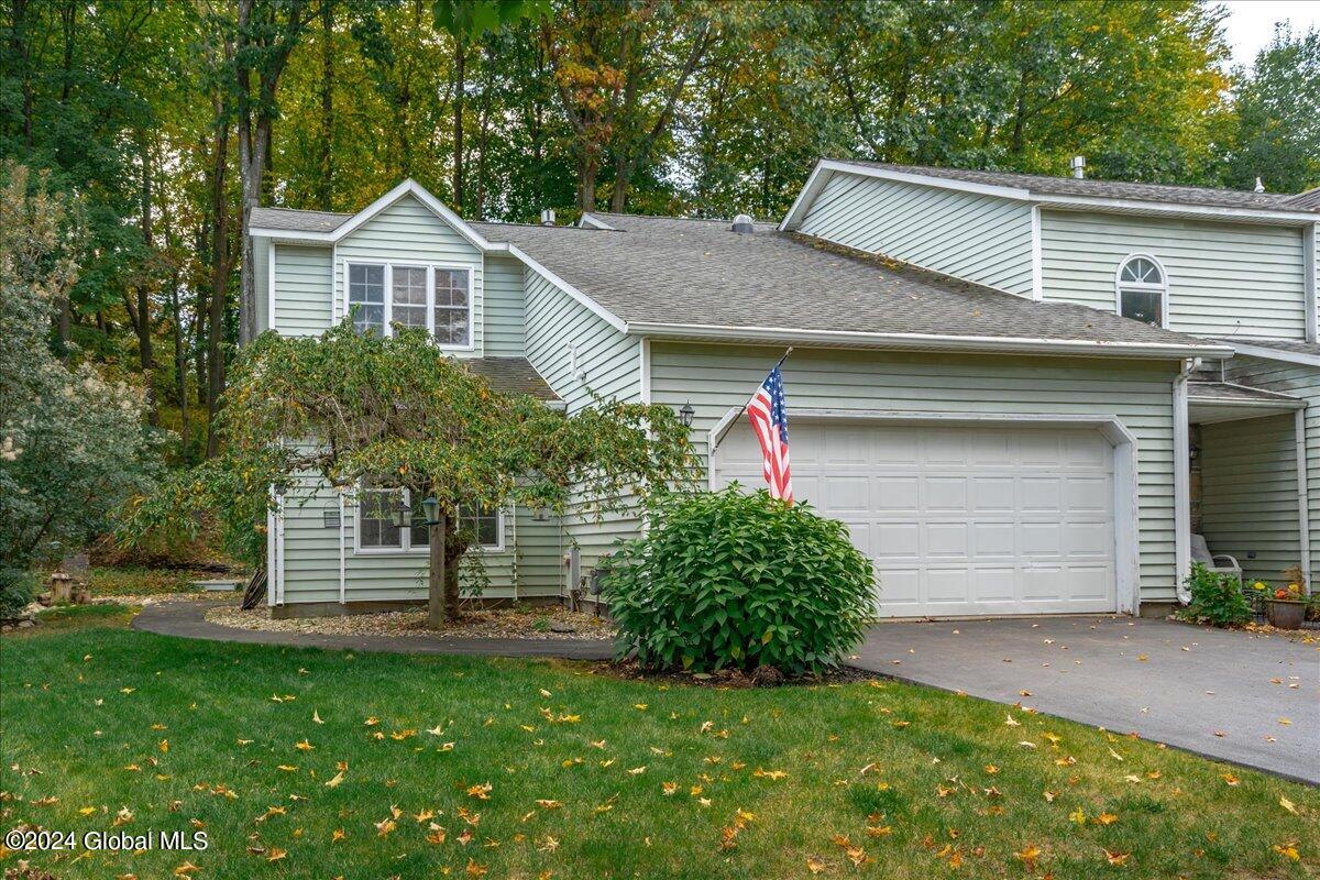 Sandalwood Ct, Albany, NY 12208