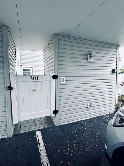 apt-201-8350 Savannah Trace Cir, TAMPA, FL, 33615-5513 | Card Image