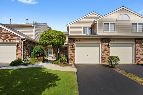 489 Canterbury Dr, Carol Stream, IL, 60188-3924 | Card Image