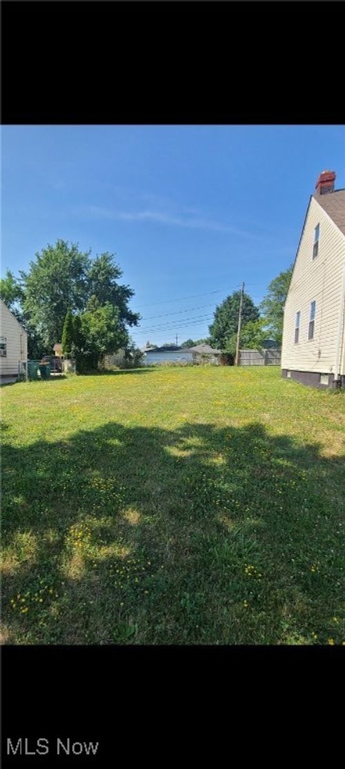 18713 Fairway Ave, Maple Heights, OH, 44137-1610 | Card Image