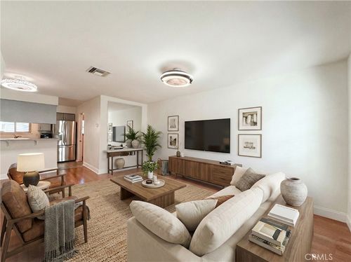 22131 Oxnard St, Woodland Hills, CA, 91367 | Card Image