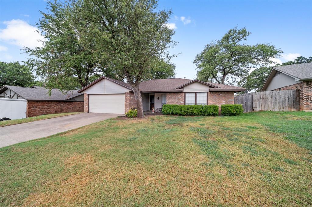 Moselle Dr, Arlington, TX 76016