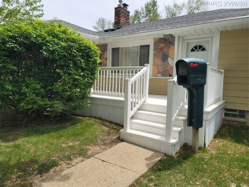 29751 Balmoral St, Garden City, MI, 48135-3438 | Card Image
