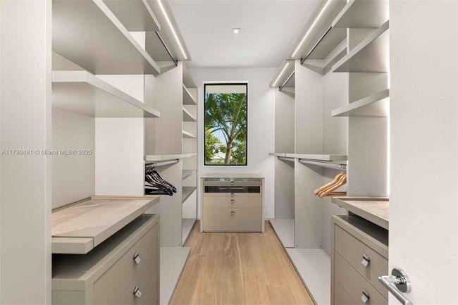 121 2 Nd Dilido Ter, House other with 5 bedrooms, 6 bathrooms and null parking in Miami Beach FL | Image 30