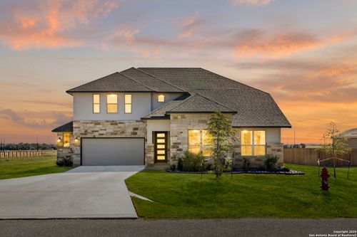 109 Willow Oak Trl, Floresville, TX, 78114-0075 | Card Image