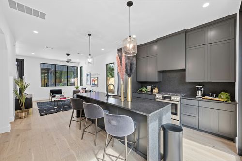 b-2008 Gathright Cv, Austin, TX, 78704-7513 | Card Image