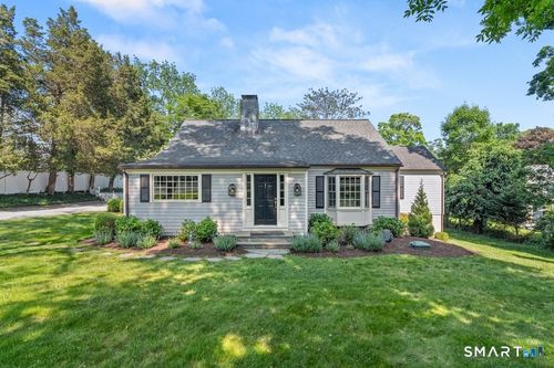 28 East Ln, Darien, CT, 06820-3629 | Card Image