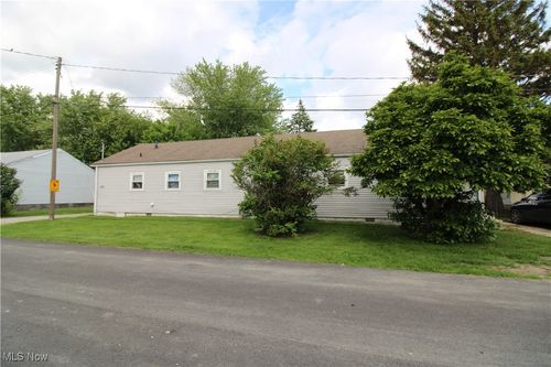 335 Superior Ct, Port Clinton, OH, 43452-1639 | Card Image