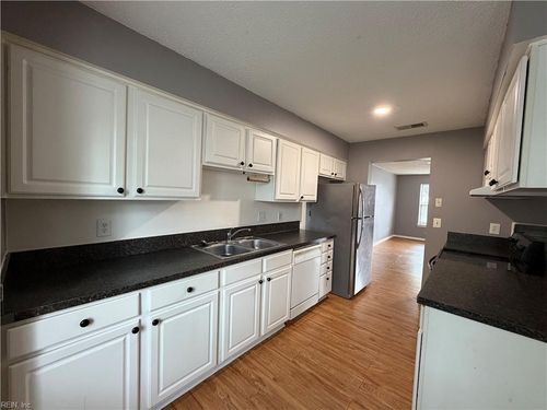 548 Hollomon Dr, Hampton, VA, 23666-4953 | Card Image