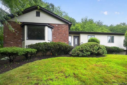 211 Waters Edge, Valley Cottage, NY, 10989-1706 | Card Image