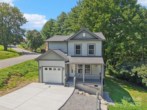 12 Whipoorwill Way, Waynesville, NC, 28786-6904 | Card Image
