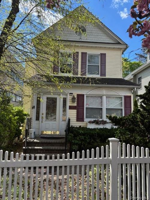 upper-40 South Bayles Avenue, North Hempstead, NY, 11050 | Card Image