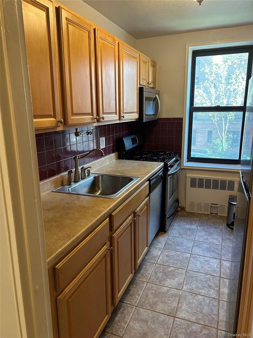 203-141-05 Pershing Crescent, New York, NY, 11435 | Card Image