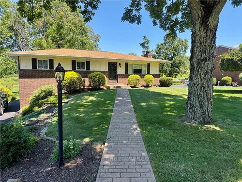 135 Hampton Ct, Butler, PA, 16002-3805 | Card Image