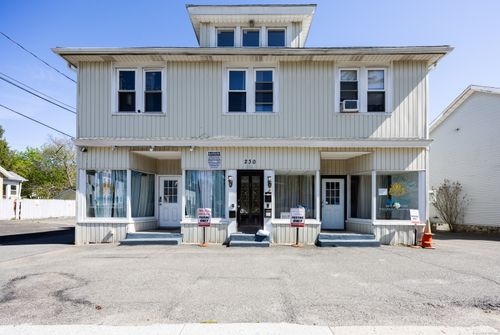 230 Frost Rd, Waterbury, CT, 06705-2154 | Card Image