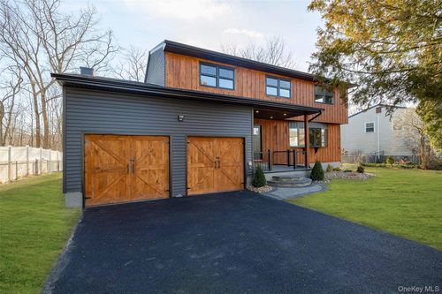 91 Creamery Dr, New Windsor, NY, 12553-8024 | Card Image