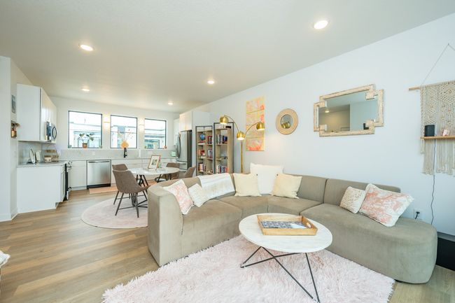 1327 Keosauqua Way, Condo with 2 bedrooms, 3 bathrooms and null parking in Des Moines IA | Image 7