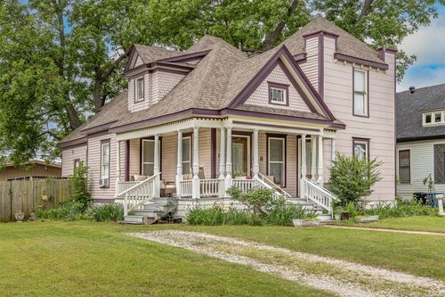 618 W Chestnut St, Denison, TX, 75020-3206 | Card Image