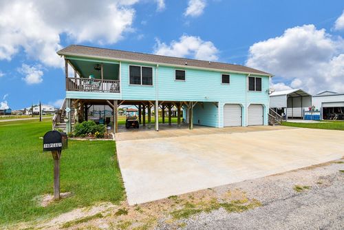 16 Peggy St E, Palacios, TX, 77465-2509 | Card Image