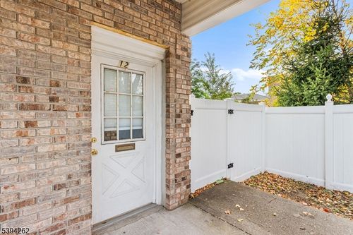 12-16 Evans Pl, Pompton Plains, NJ, 07444-1464 | Card Image