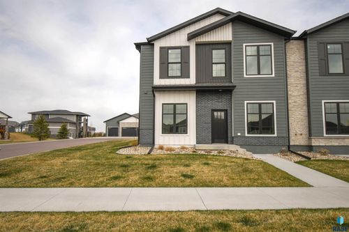 8623 W Shoreline Pl, Sioux Falls, SD, 57107-8515 | Card Image