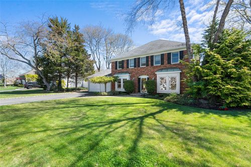 11 Timber Ridge Ct, Sayville, NY, 11782-1338 | Card Image