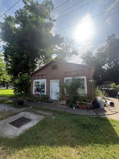 213 S Hill St, Alvin, TX, 77511-2271 | Card Image